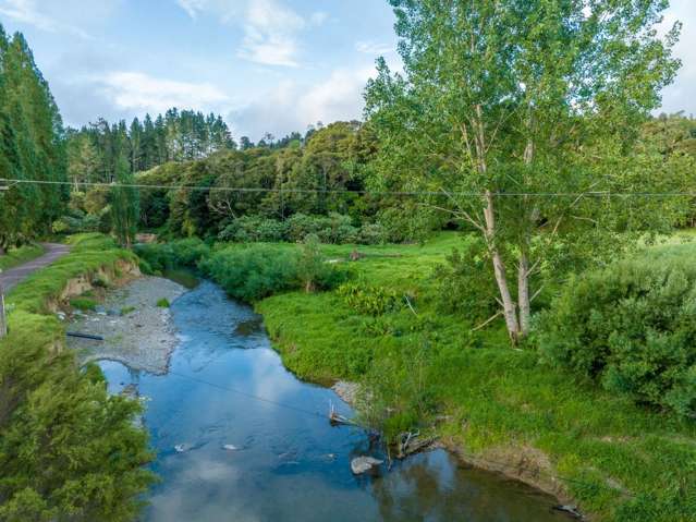 Dream Acres with Stream Access