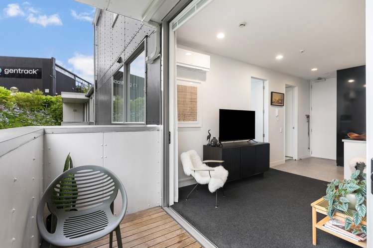 306/22 Fisher-Point Drive Freemans Bay_4