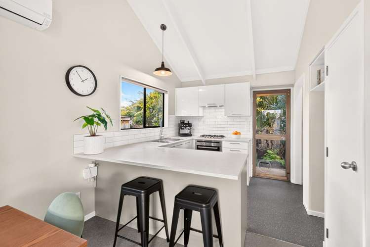 77A Vodanovich Road Te Atatu South_6
