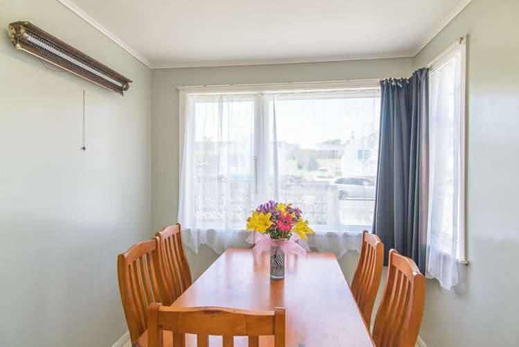 363 Warspite Avenue Waitangirua_12