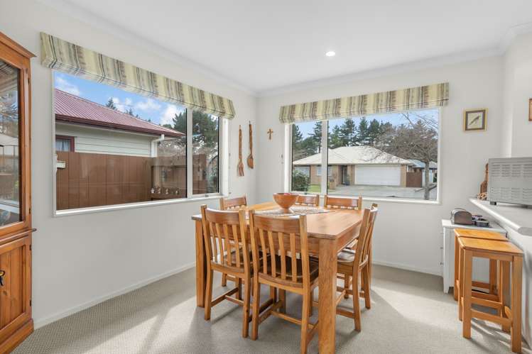 4 Woodland Grove Wainuiomata_8