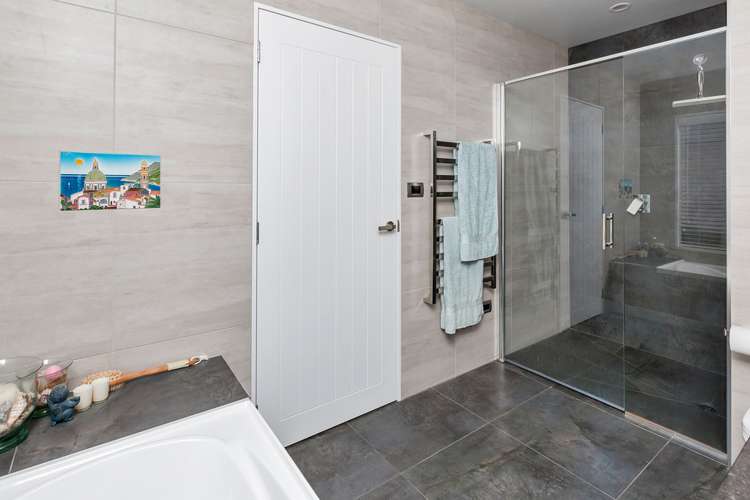 20 Finch Street One Tree Point_20