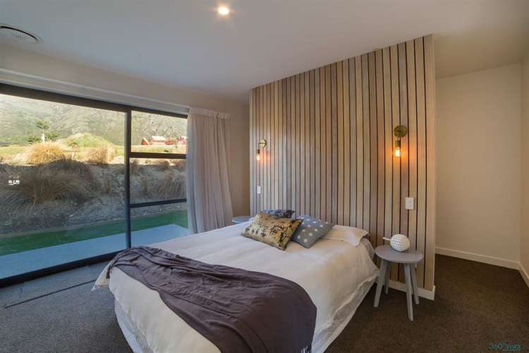 21 Falconer Rise Jacks Point_16