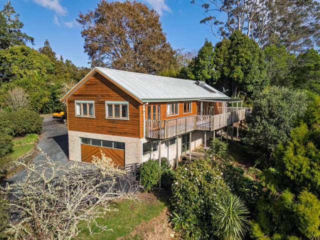 River Views & Cedar Charm