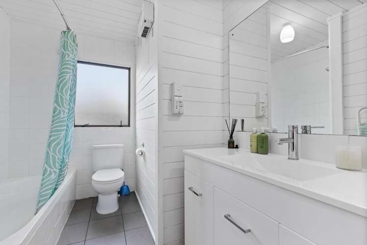 2/7 Fernbird Place Massey_17