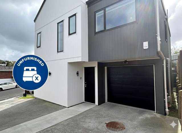 4 bedroom and 2.5 bathroom Townhouse in Hillsb...