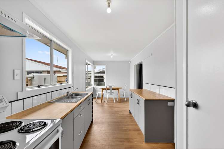 406 Avenue Road West_0