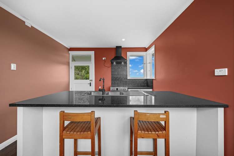 73 TE PUEA AVENUE Meremere_3