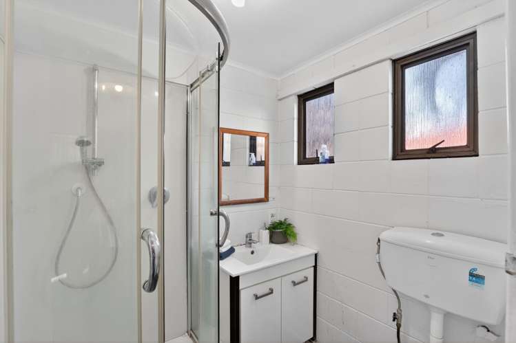 1/5 Woodall Place Totara Vale_11