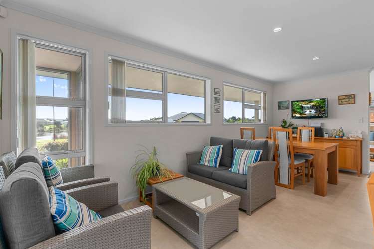 18 Kowi Lakes Drive One Tree Point_7