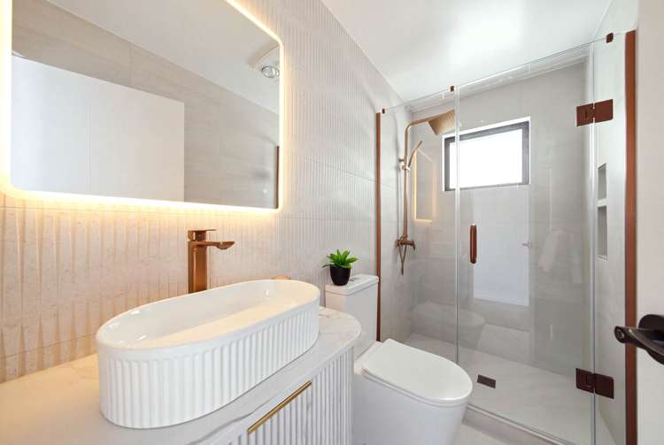 2/2 Halswell Street Mangere East_8