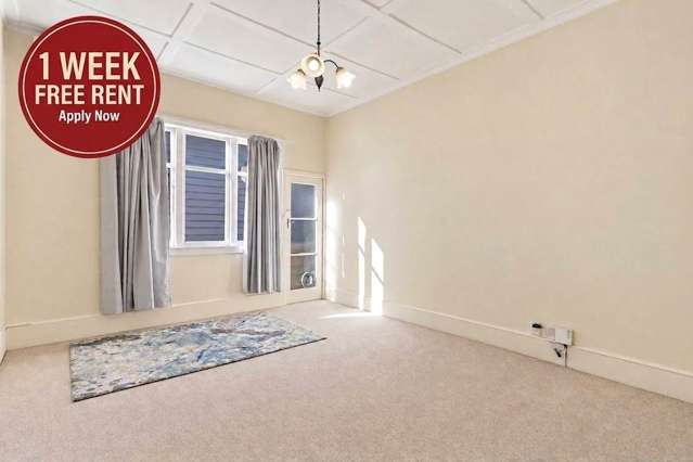 Freshly Painted & Spacious 2 Bedroom on Sandri...