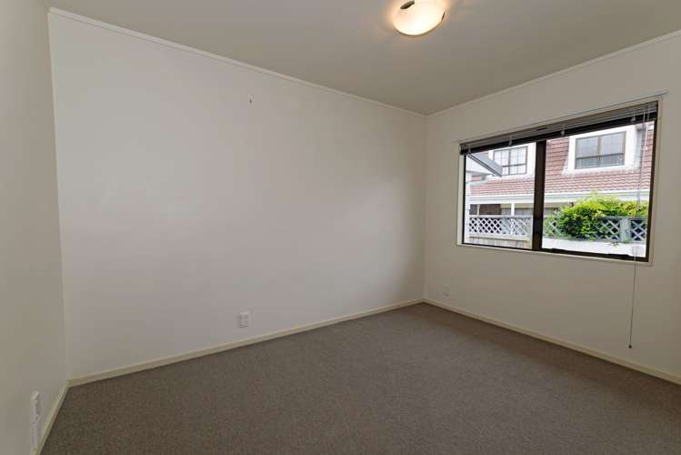 2/36 Takapu Street Henderson_12