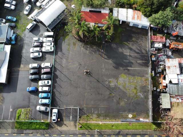 CBRE | Railside Road Front Yard