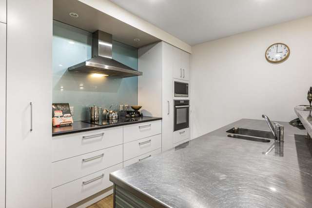 GC/20 Pakenham Street East  (with 2 carparks) 10015_4