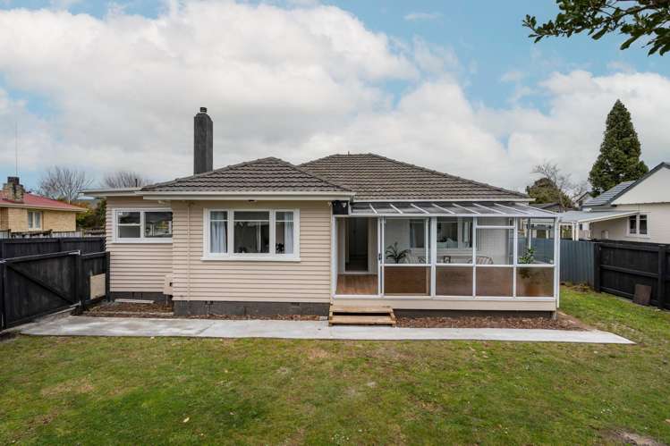 35 Lake Crescent Hamilton Lake_15