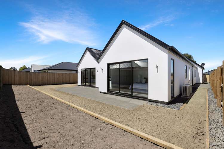 10 Strowan Avenue Elgin_32