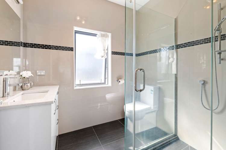 17 Gospel Heights Flat Bush_12