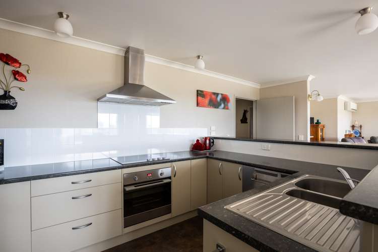 11f Lemont Place Westown_6