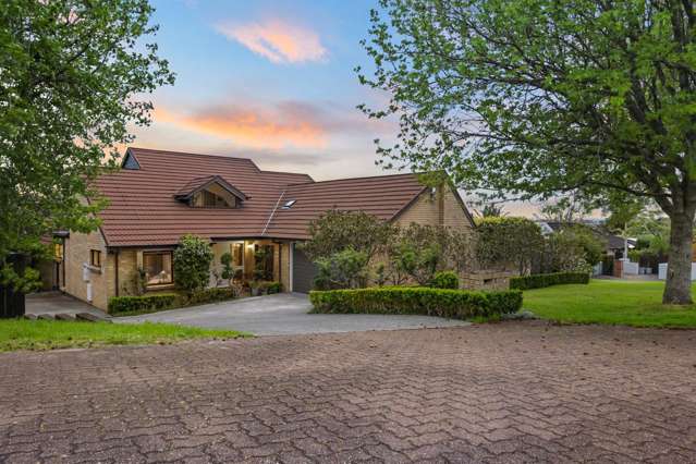 Leafy Ridge Top Retreat in Saint Heliers