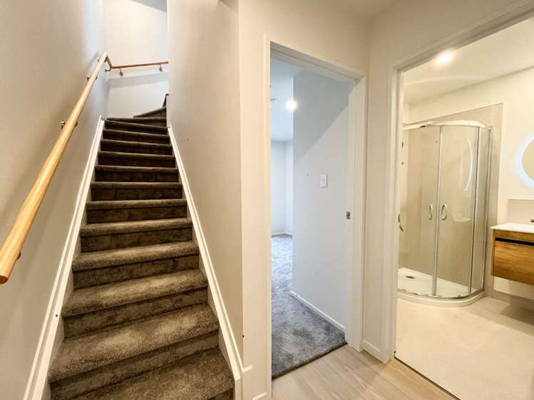 16/9 Aeroview Drive 1603_8