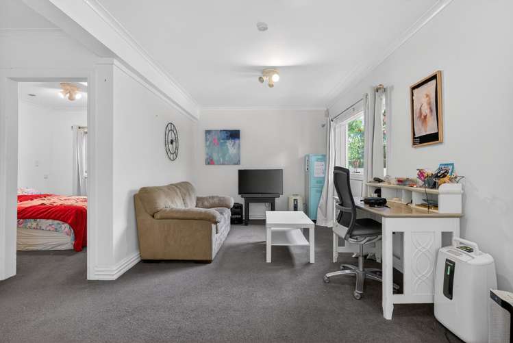 5 Tiniroa Grove Silverstream_21