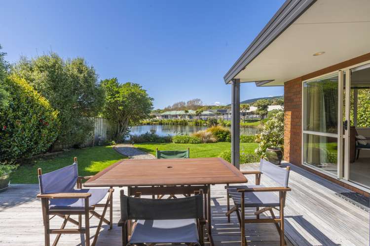 9 Lorna Irene Drive Raumati South_12