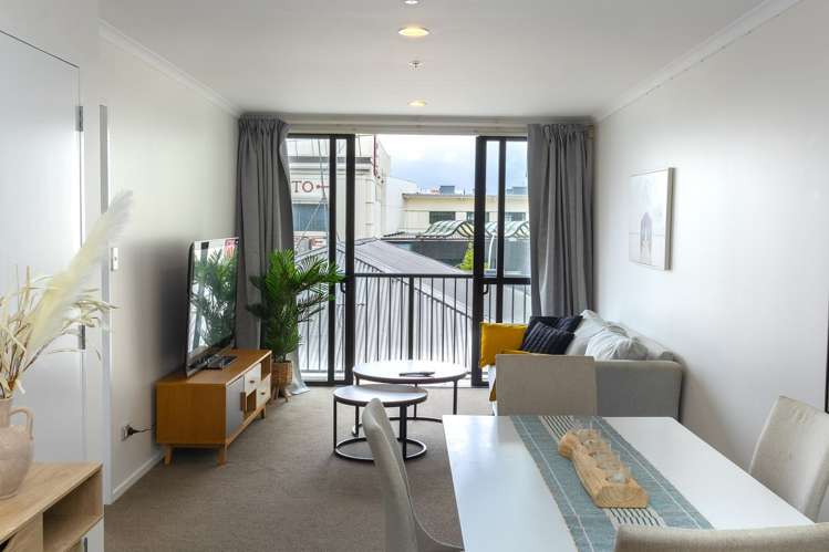 D306/176 Broadway Newmarket_1