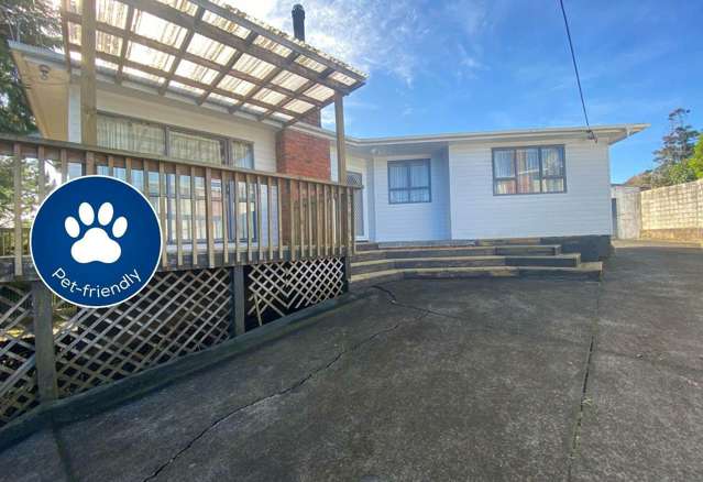 Spacious Retreat Close to New Lynn and Arahoe ...