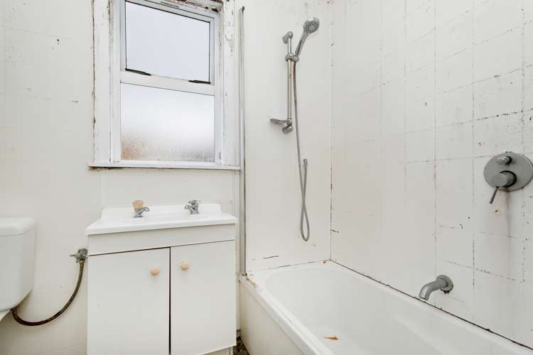 142 Main Road Tawa_15