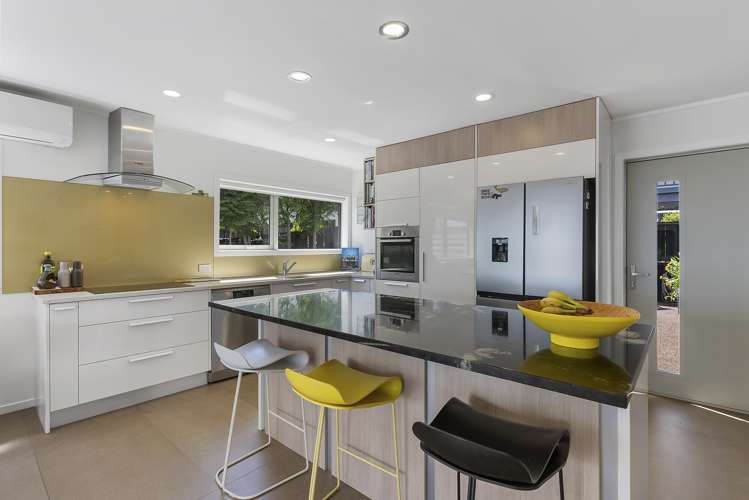 2/46 Sunset Road Unsworth Heights_11