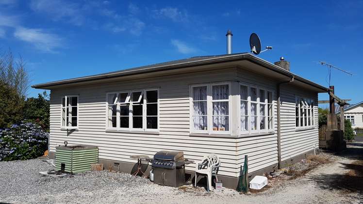 40 Davie Street Hokitika_13