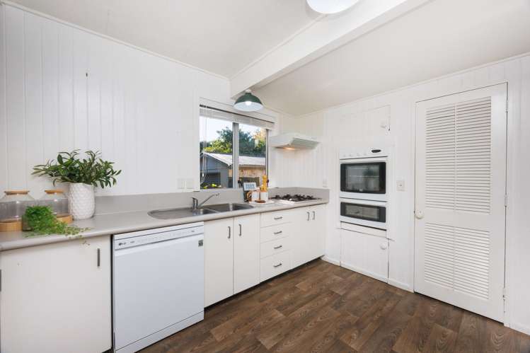 8 Norwich Place Awapuni_1