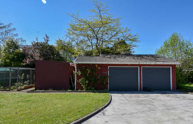 258 High Street North Carterton_19