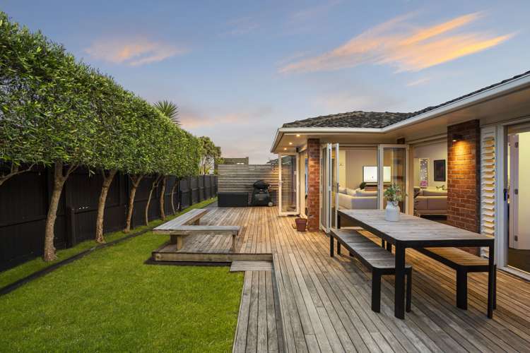 2/3 Knightsbridge Drive Forrest Hill_1