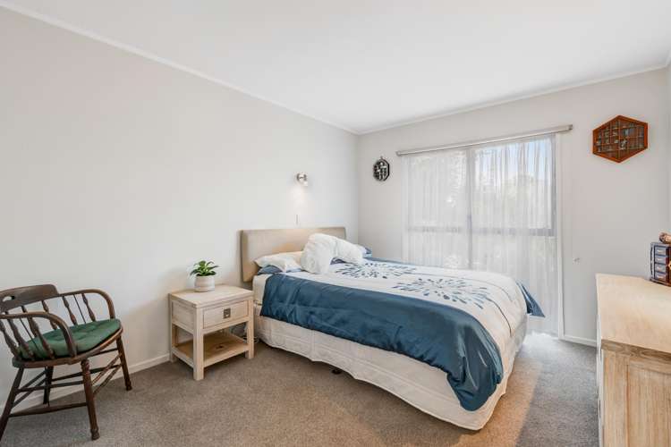 1/21 Ayton Drive Totara Vale_11