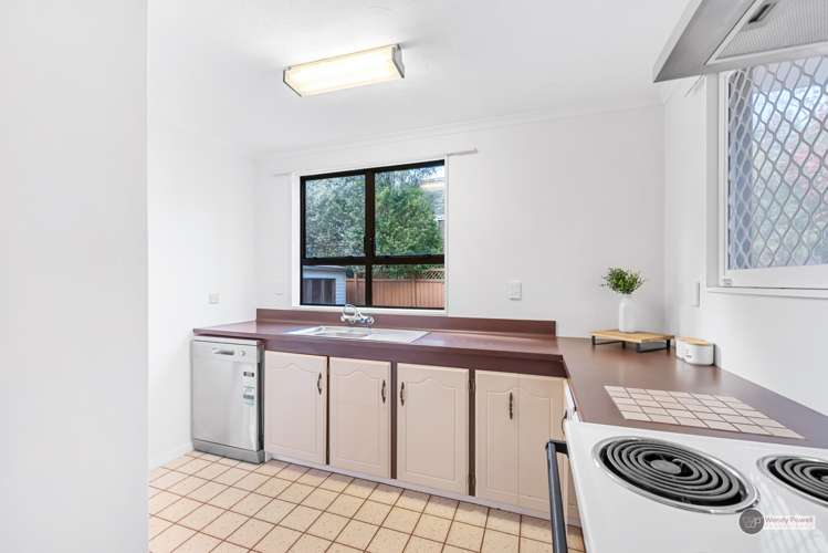 15a Montgomery Crescent Clouston Park_5