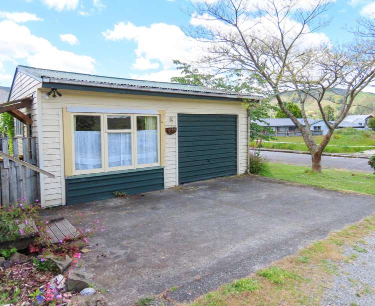 8 Conlon Street Reefton_19