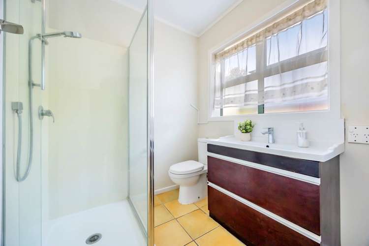 76 Archibald Road Kelston_13