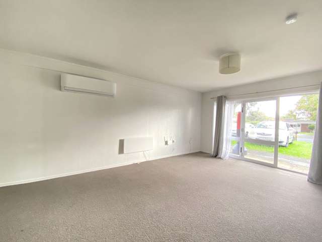 Spacious two bedroom unit in Mangere