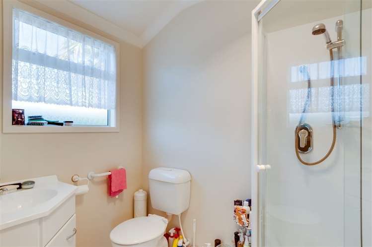 3 Queens Walk Taradale_11