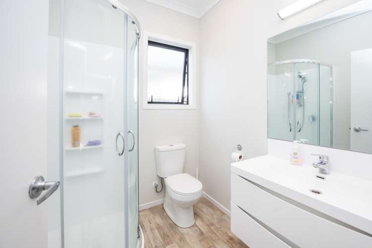 1/2 Lambert Court Glenview_9