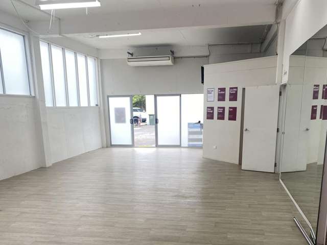 2/62 Barrys Point Road Takapuna_3