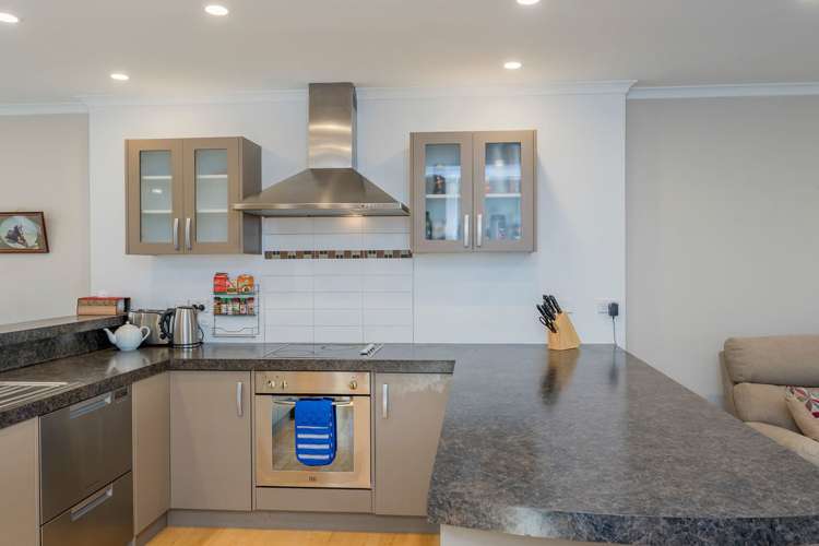 3/8 Wellington Road Paekakariki_4