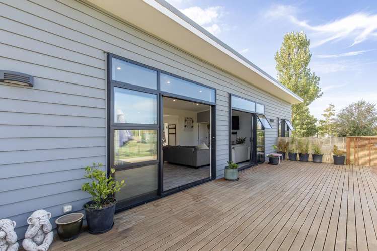 87 River Road Otane_21