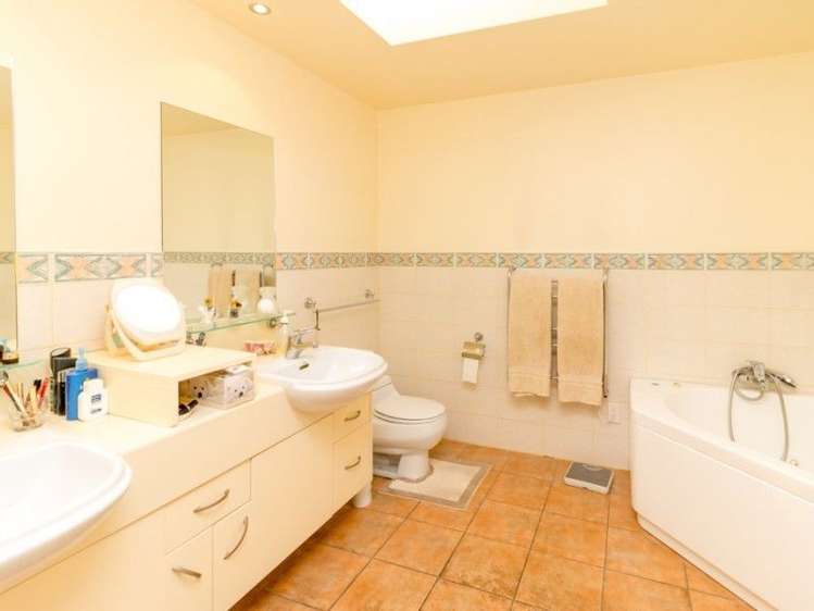 10 Hornsey Road Bluff Hill_12