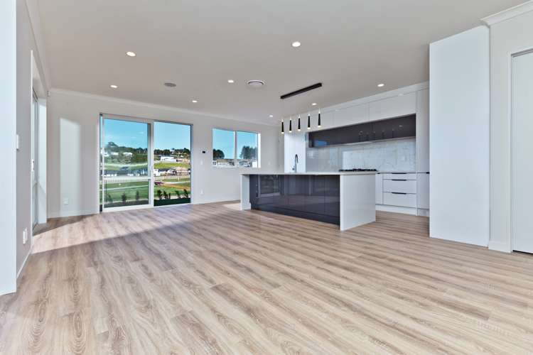 100 Colonial Drive Silverdale_1