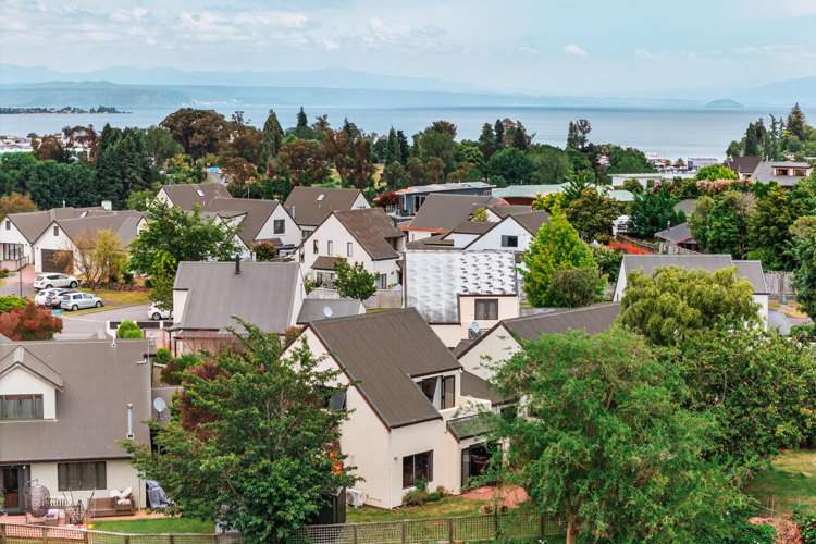 2 Antrim Place Rangatira Park_24