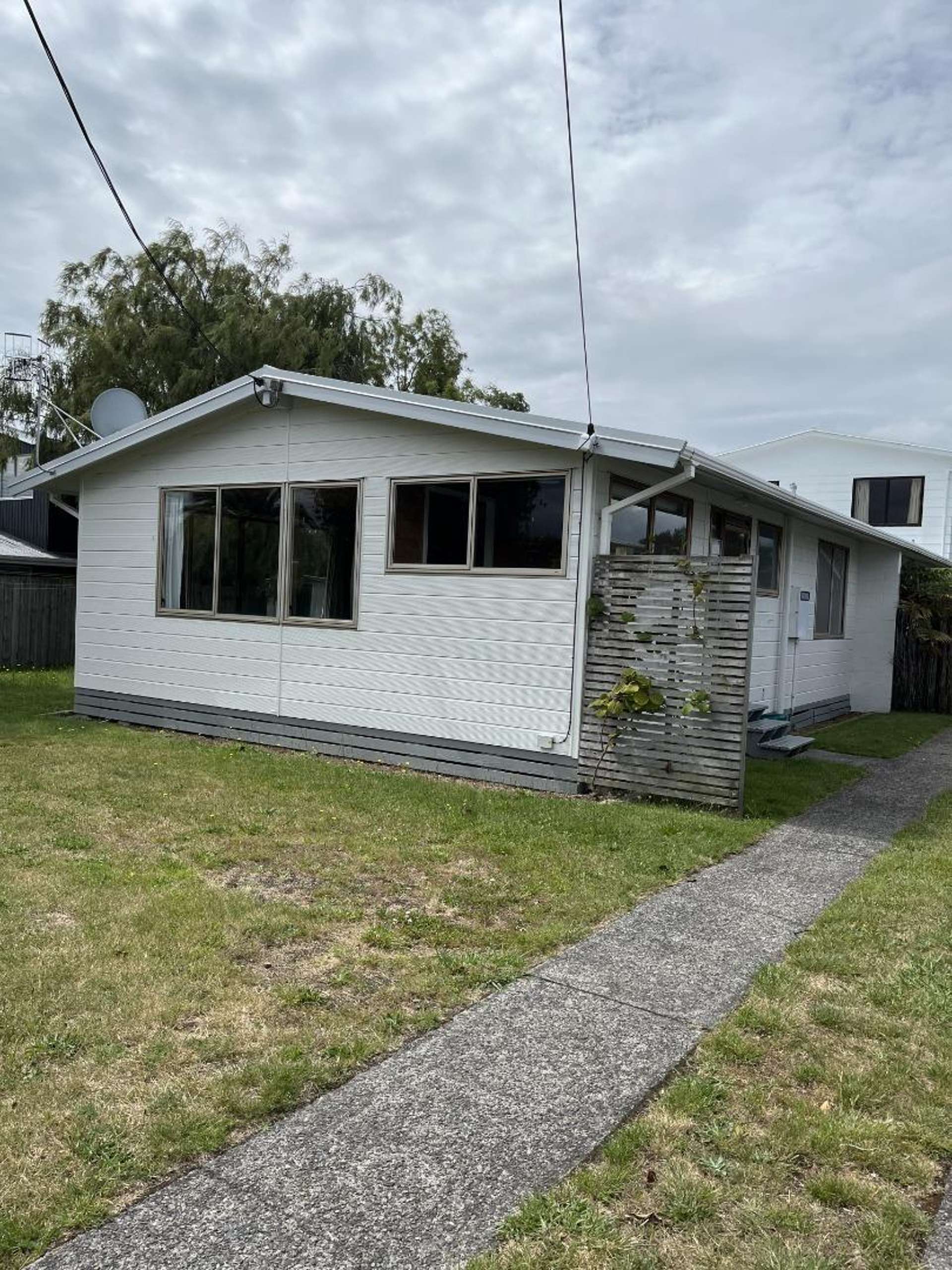 1/8 Charles Crescent 2774_0