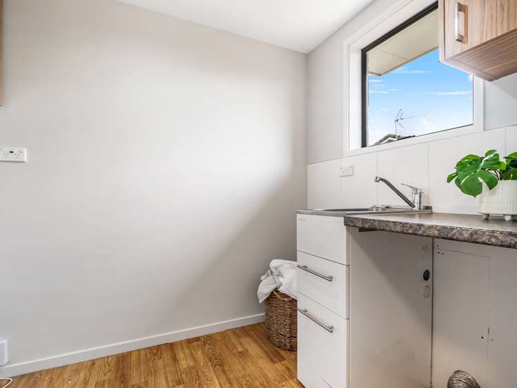 49 Yellowstone Crescent Burwood_28